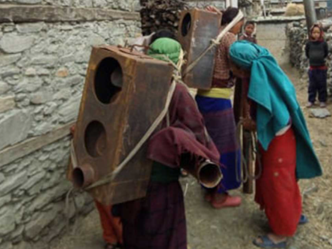 चार सय ७२ परिवारलाई धुवाँरहित चुलो वितरण