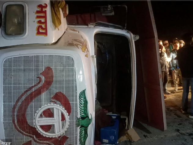 जन्ती बोकेको टिपर दुर्घटना हुँदा दुई जनाको मृत्यु, २४ जना घाइते