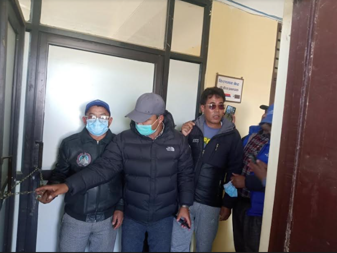 हुम्लाका यात्रुद्धारा नेपालगञ्ज कार्यालयमा तालाबन्दी