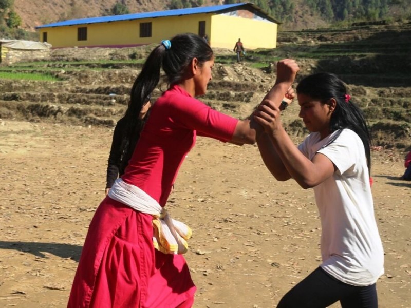 बालिकालाई आत्मरक्षा तालिम
