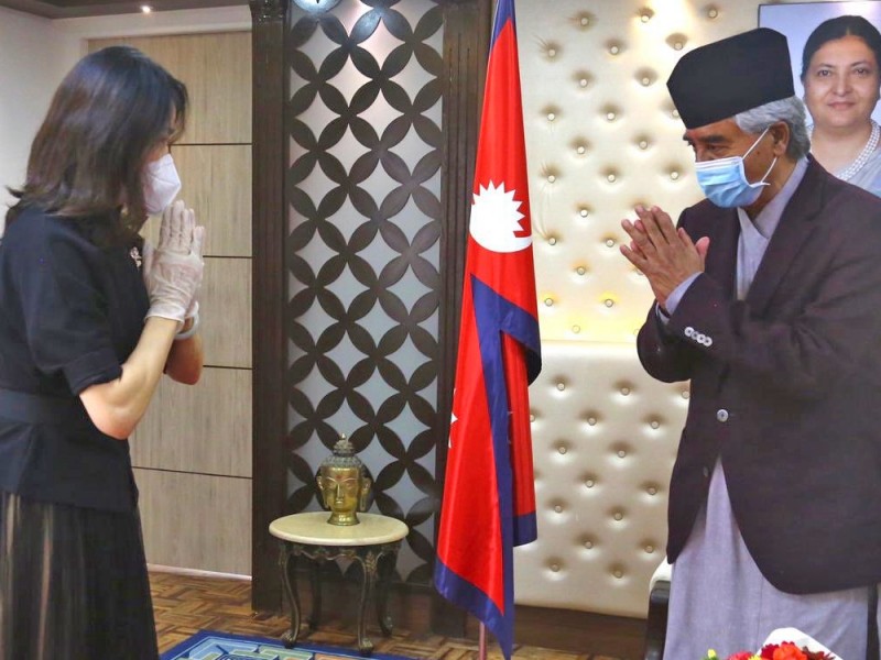 राजदूत यान्छीले प्रधानमन्त्रीलाई भेटेर बधाई दिइन्