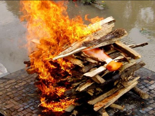 दाहसंस्कार गरेपछि किन नुहाउनुपर्छ ?