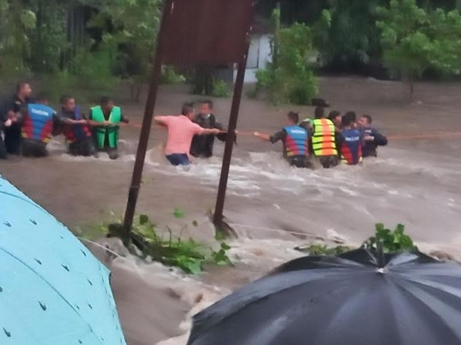 कालिकोटमा पहिरोको जोखिममा परेकाको उद्धारमा सेना