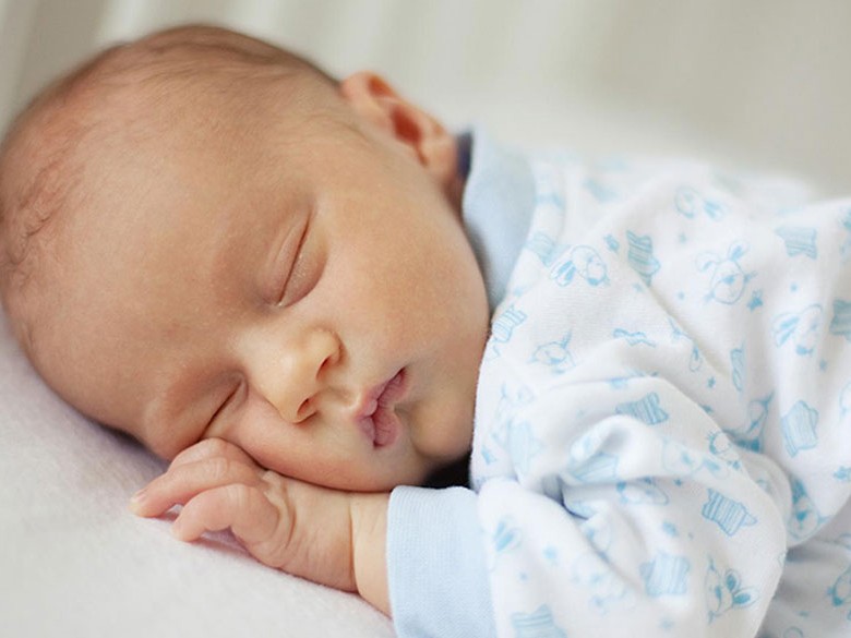 नवजात शिशु लिइ सडकमा बस्नुपर्दा ...