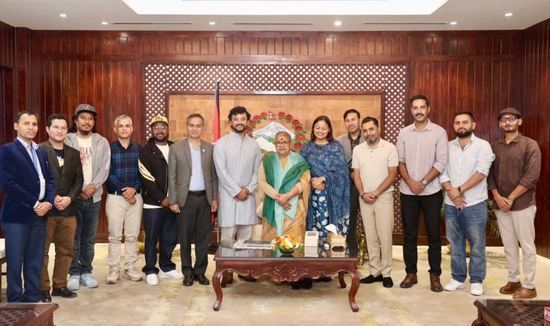 कलाकारसँग प्रधानमन्त्रीको आग्रह- दुष्प्रचार चिर्न भूमिका खेलिदिनुहोस्