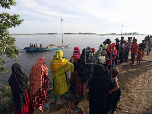 डुङ्गामा आगलागी हुँदा कम्तिमा २७ जनाको मृत्यु, १०० जना घाइते