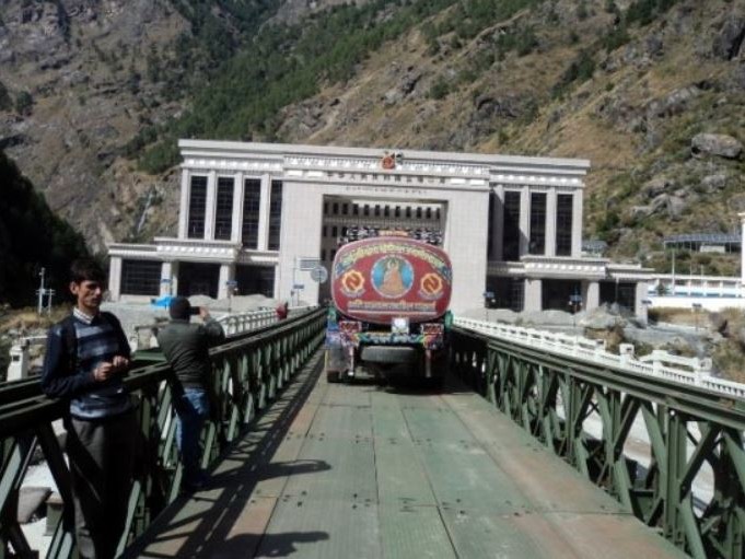 रसुवा नाकाबाट चिनियाँ सवारी साधनको आयात बढ्दो 