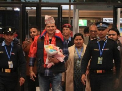 भारतीय कलाकार विवेक ओवरायद्वारा पशुपतिनाथमा विशेष पूजा