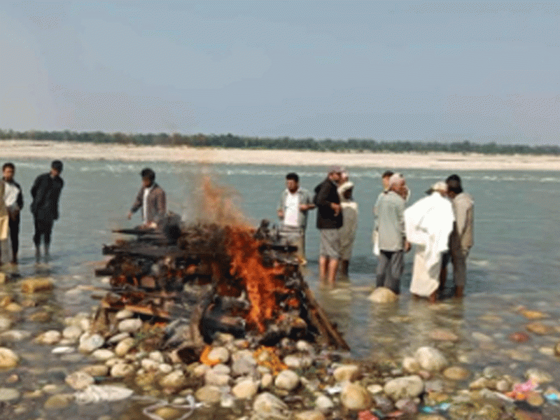 विपीनको राष्ट्रिय सम्मानसहित महाकाली नदी किनारमा अन्त्येष्टि