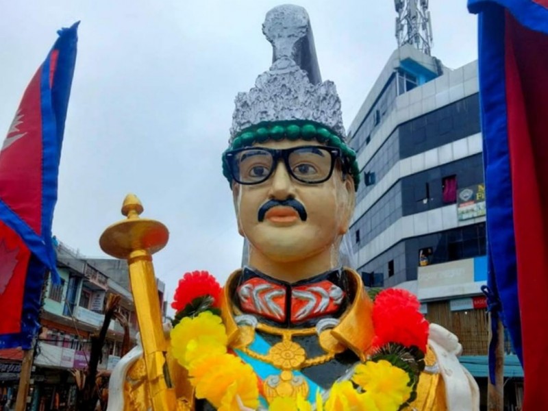 वीरेन्द्रचोकमा राखियो वीरेन्द्रको शालिक 