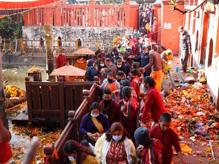 बिहानैदेखि चाँगुनारायणमा भक्तजनको भीड