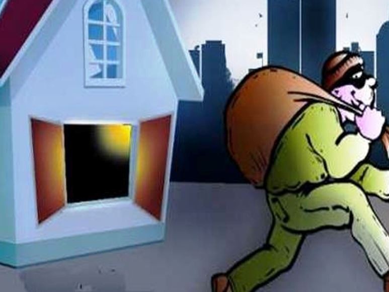 नौ लाख ५० हजार बराबरको सुनका गहना चोरी