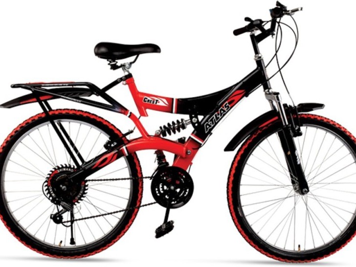 छात्रालाई साइकल वितरण