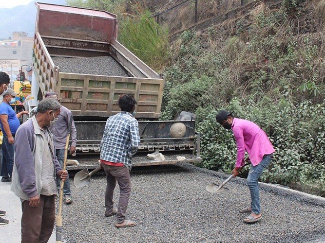 करापुटार डढुवा सडकखण्ड ढलान हुँदै