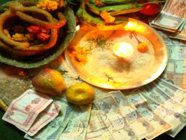 राष्ट्रपति कार्यालयको आँगनमा देउसीभैलो