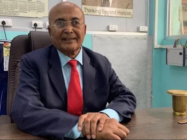 मानव शरीरमा सुँगुरको मुटु प्रत्यारोपण गर्दा जेल सजाय पाएका डाक्टर धनीराम