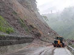 त्रिभुवन राजपथको हेटौँडा–भैंसे सडकखण्ड अवरुद्ध 