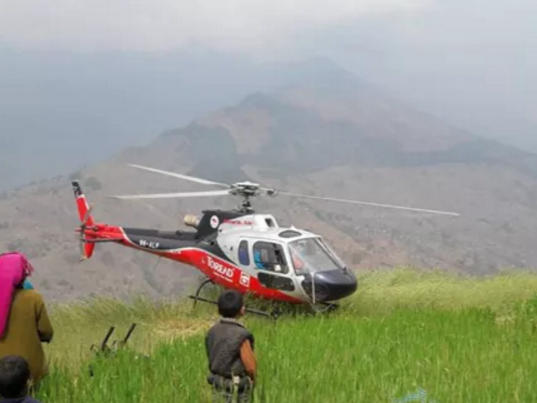 दुई दिनदेखि प्रसव व्यथा लागेकी महिलाको हेलिकप्टरबाट उद्धार