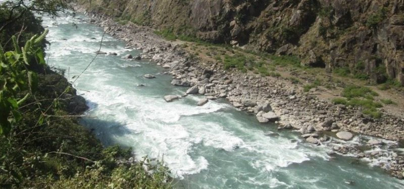 नदीमा बगेकी बालिकाको शकुसल उद्धार