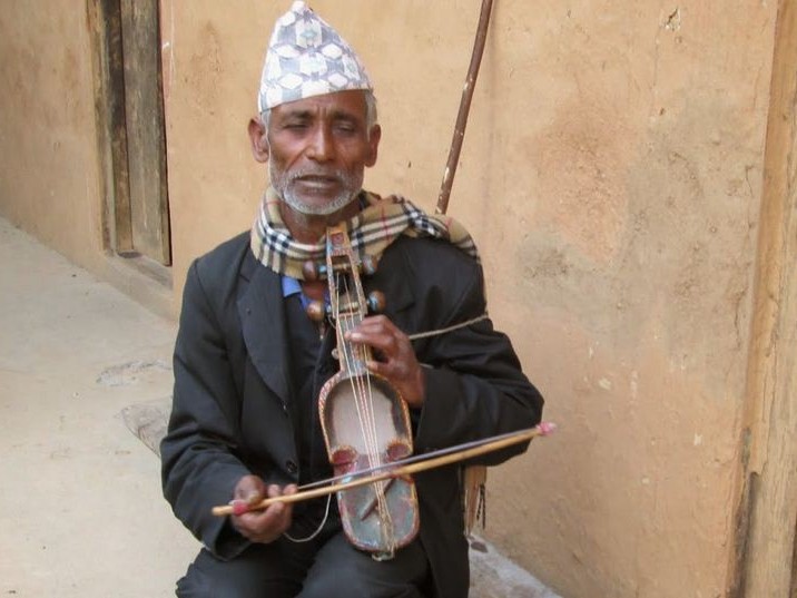 कोरोनाले खोस्यो गन्धर्वको गाँस
