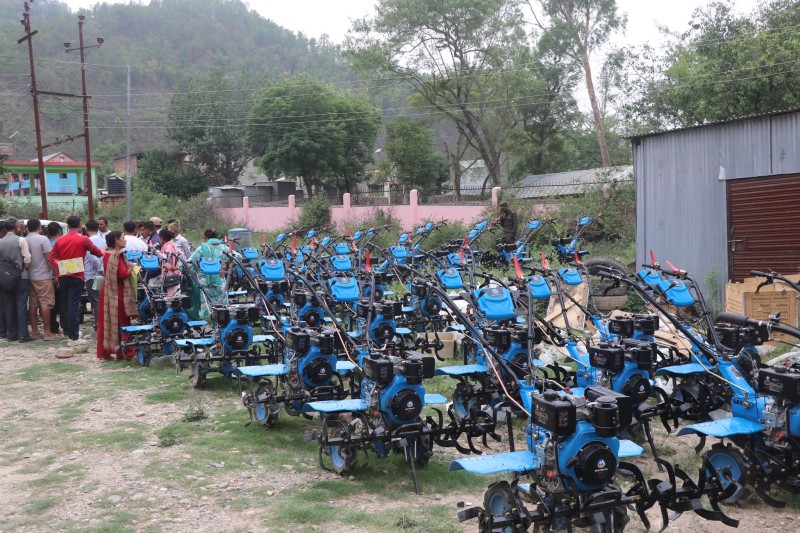 सल्यानमा ५० प्रतिशत अनुदानमा ३९ मिनी टिलर वितरण