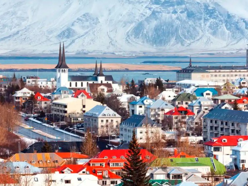 आइसल्यान्डको संसदमा ५२ प्रतिशत महिला विजयी