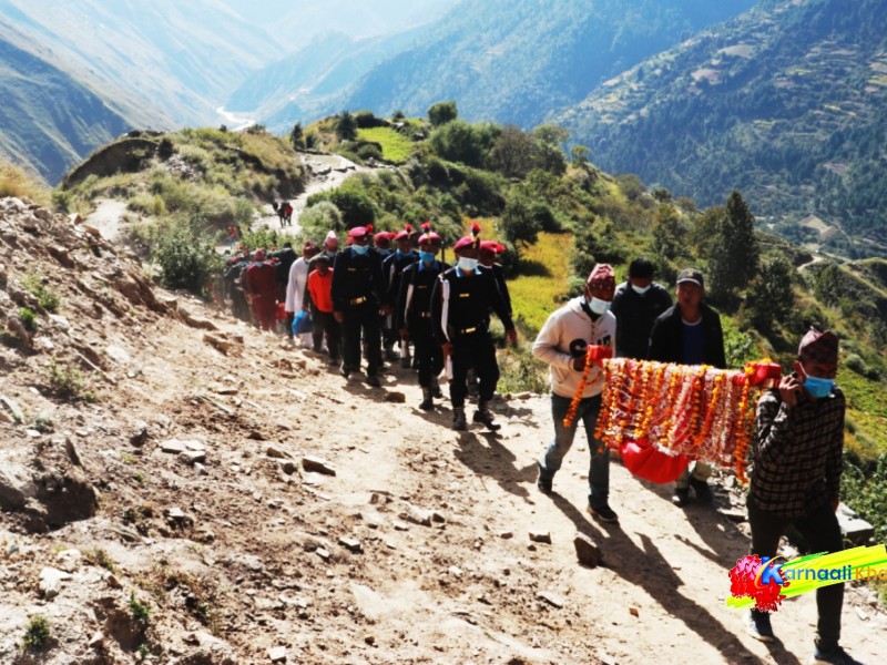 हुम्लामा यसरी भित्र्याइयो दसैंको फूलपाती