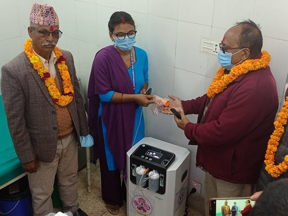 राप्रपा सल्यानले जिल्लाका ८ स्थानीय तहमा काेभिड सामग्री हस्तान्तरण