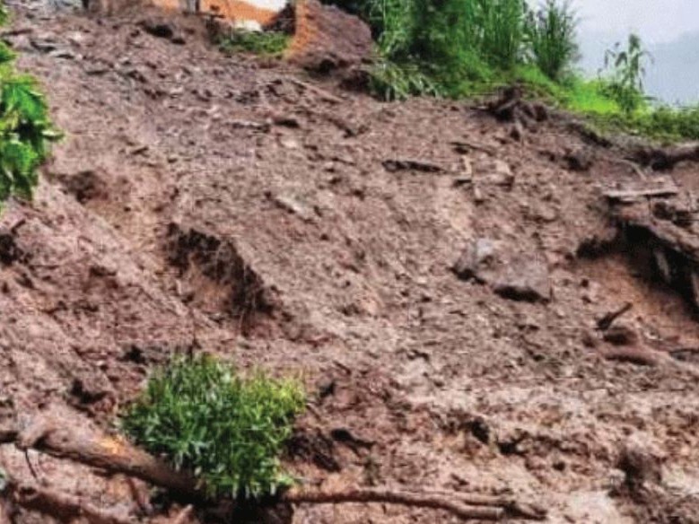 कालिकोटमा पहिरोले लियो युवतीको ज्यान