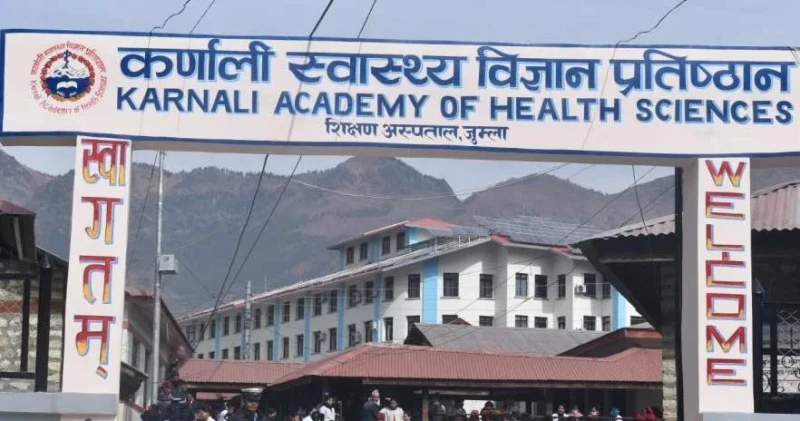 कर्णाली स्वास्थ्य विज्ञान प्रतिष्ठानमा विज्ञापन विरुद्ध कर्मचारीको आन्दोलन