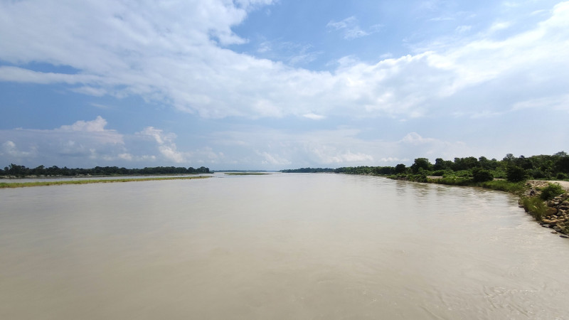 हिउँदमा पनि रोकिएन कर्णाली नदी कटानको जोखिम