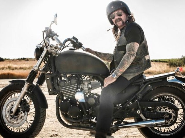 मोटरसाइकल चलाउँदा कम्पनका कारण क्यामरा बिग्रिन सक्ने एपलको चेतावनी