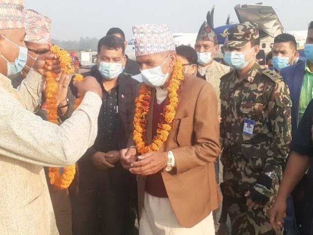 प्रदेश प्रमुख जोशीलाई धनगढी विमानस्थलमा भव्य स्वागत