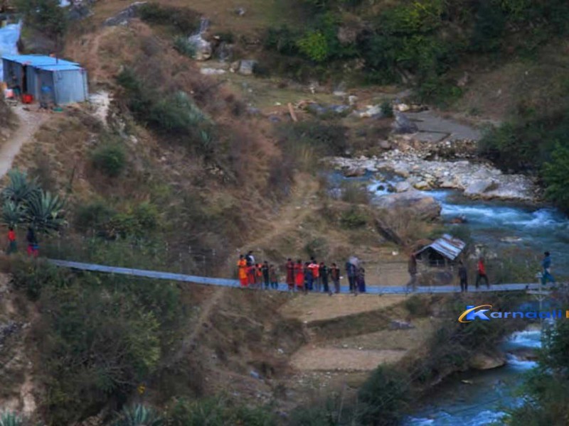 मुगुको खत्याड खोलामा खसेर बालिका बेपत्ता