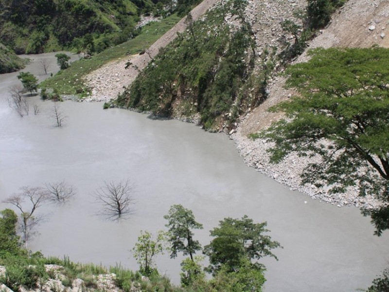 पहिराले नदी थुनिनेक्रम बढ्दो