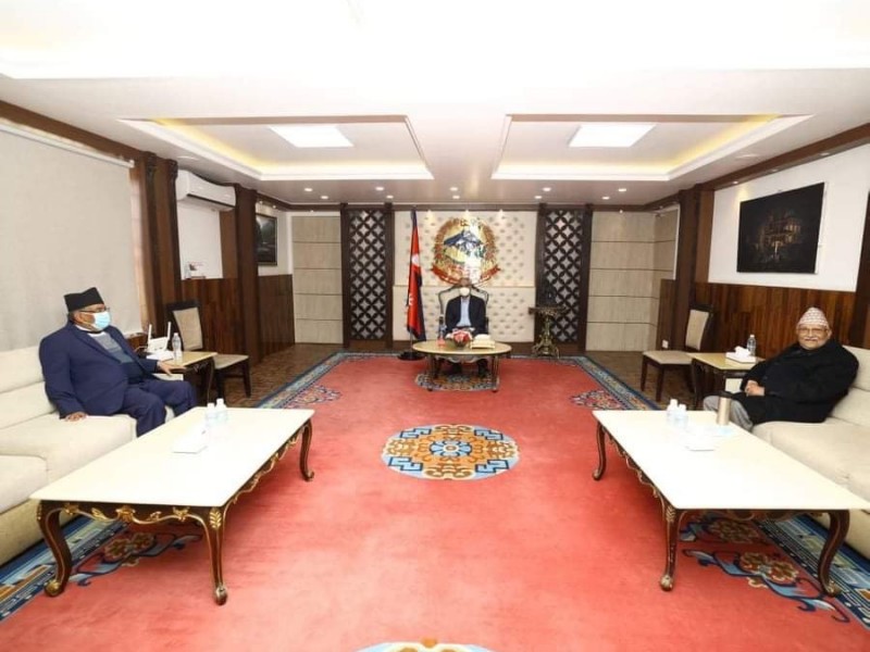 बालुवाटारमा देउवा, ओली र प्रचण्डबीच बैठक सुरु
