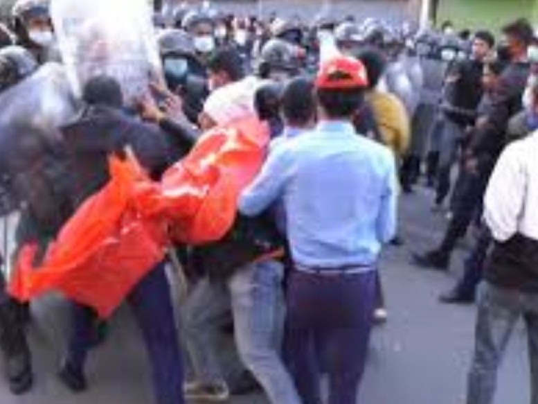 प्रदर्शन गर्ने १३ जना प्रहरी नियन्त्रणमा