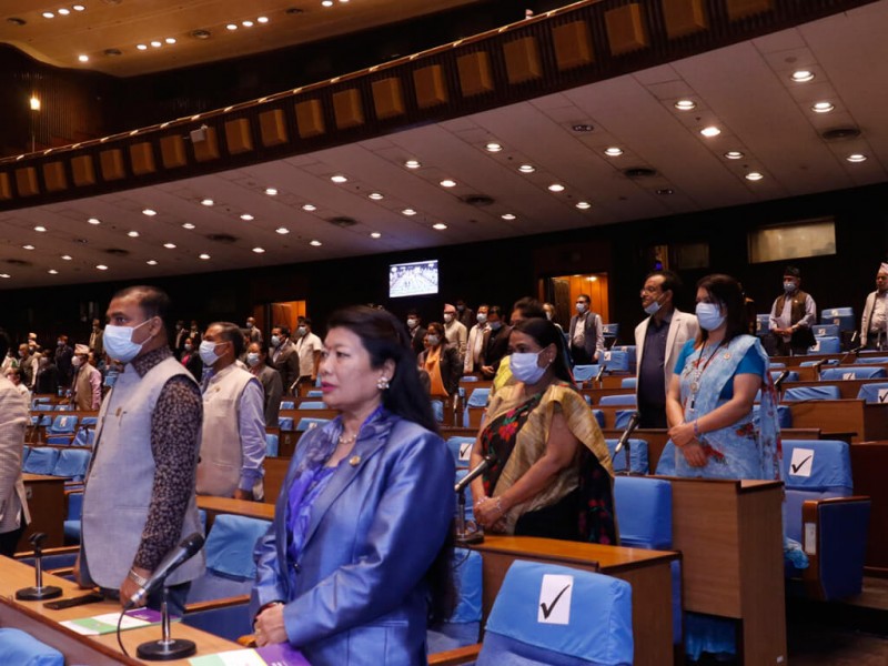 सदनमा सन्देश टेबुल