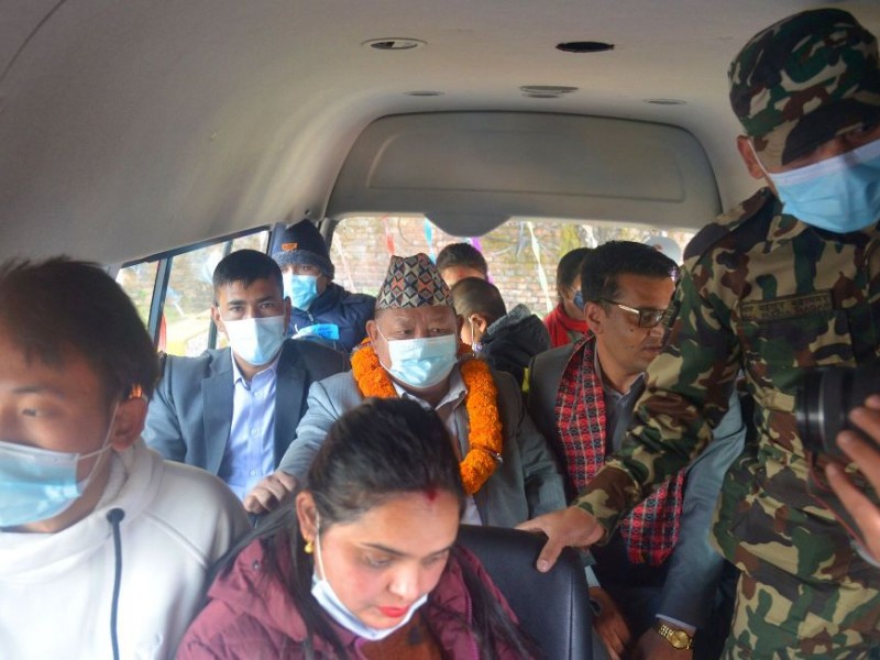 मन्त्री स्वयं माइक्रोमा कोचिएर यात्रा गरेपछि..