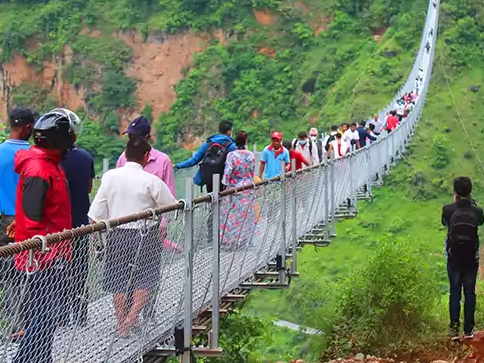 बाढीले जोखिममा परेको झोलुङ्गे पुलको संरक्षण गरिँदै