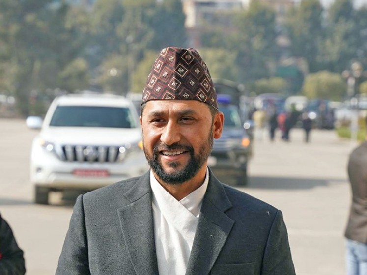 सरकारको नेतृत्व लिनेगरी ठूला दलसँग छलफल चलाइएको छ : रवि लामिछाने
