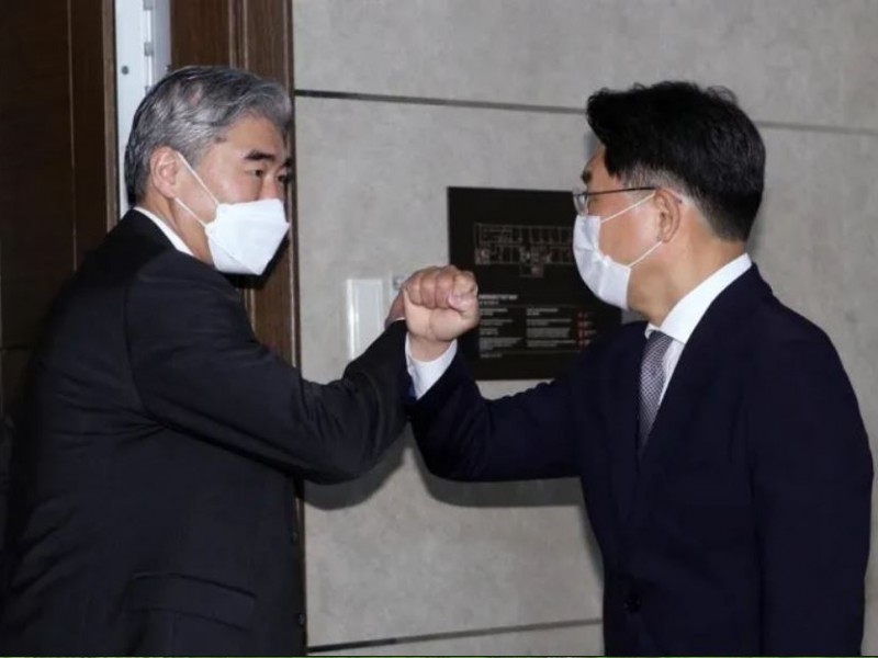 रुस र दक्षिण कोरियाली आणविक दूतबीच छलफल