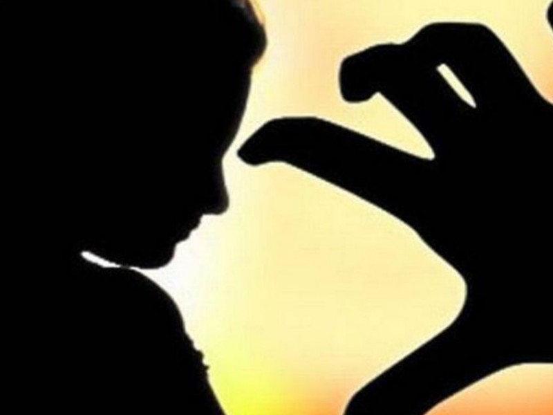 एक किशोरी तीन युवाद्धारा सामूहिक बलात्कृत