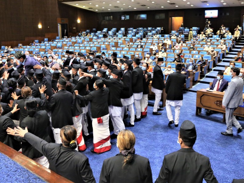 एमालेले अवरोध कायमै राख्ने