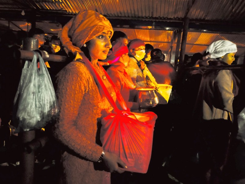 सन्तान प्राप्तिका इशानेश्वरमा ठाडो बत्ती