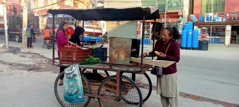 बुढेसकालमा बाआमाको साहारा बनेकी एक्ली तुल्सी