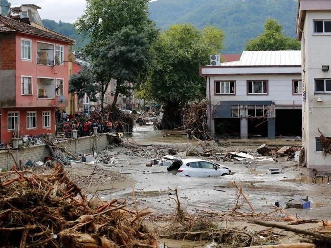 बाढीमा परी कम्तिमा २७ जनाको मृत्यु