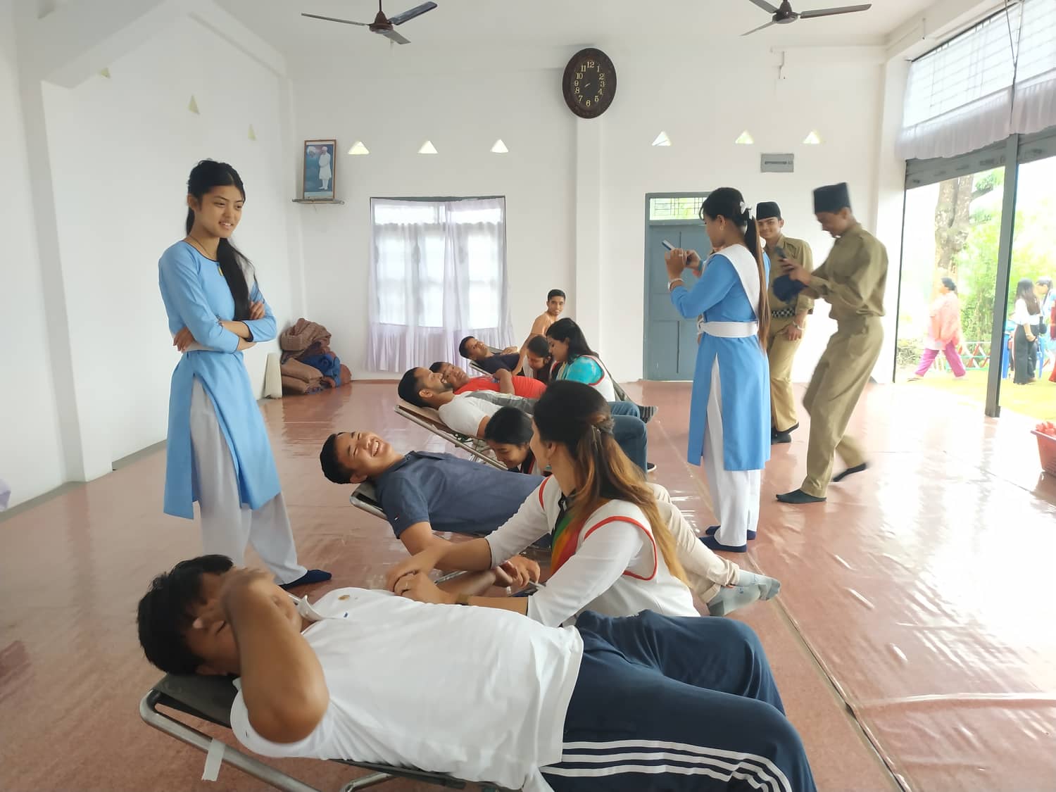 साठी जनाले गरे रक्तदान 