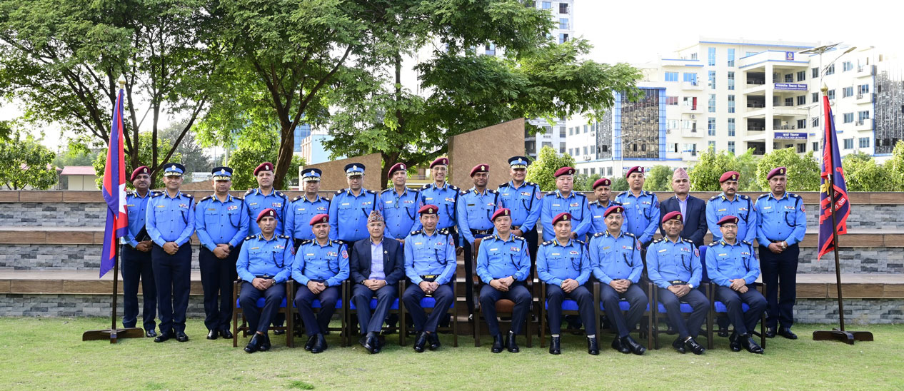 नेपाल प्रहरीका पाँच प्रहरी नायब महानिरीक्षकलाई दर्ज्यानी चिह्न प्रदान