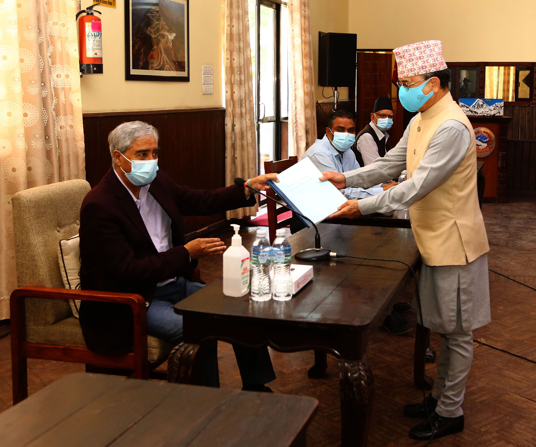 देउवालाई सरकार सञ्चालन कार्यविधि हस्तान्तरण